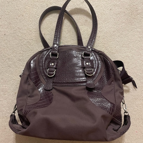 Dark purple(eggplant) Lululemon gym bag with long strap and removable makeup bag - Picture 3 of 4